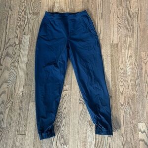 Lululemon Navy women’s surge joggers size 6